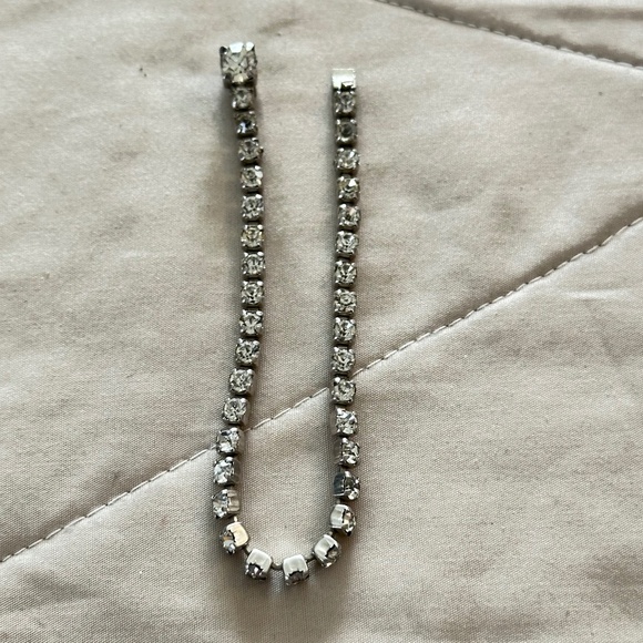 Tennis bracelet w/Clear Round prong set rhinestones & 1 large on clasp - Picture 6 of 15